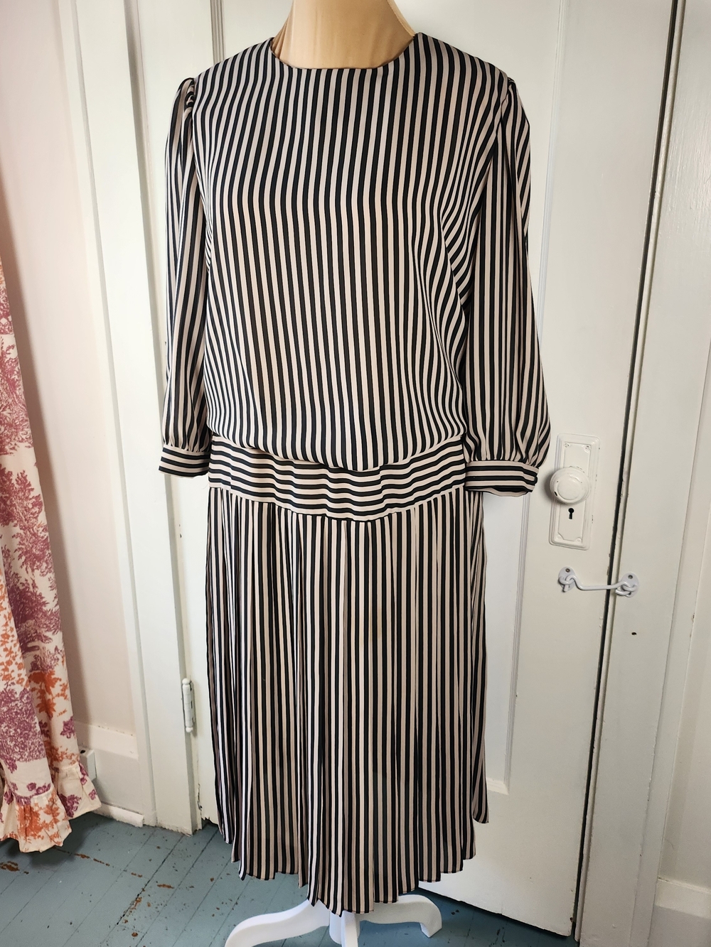 Vtg 80s Jerrie Lurie Black White Striped Pleated Drop-Waist Long Sleeve Dress 14
